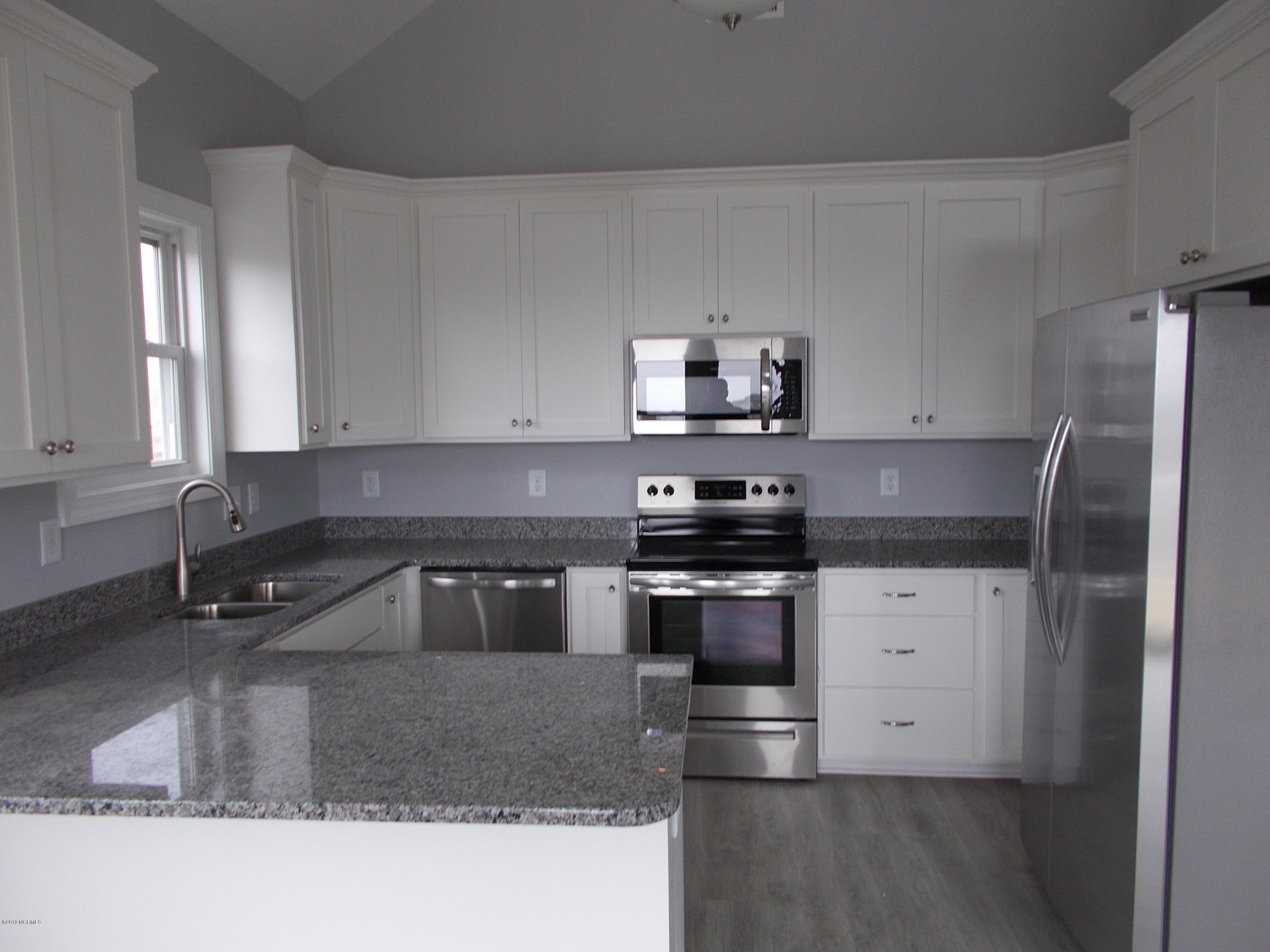 276 Live Oak Road Newport, NC 28570 - Photo 7 of 13 DSCN0443