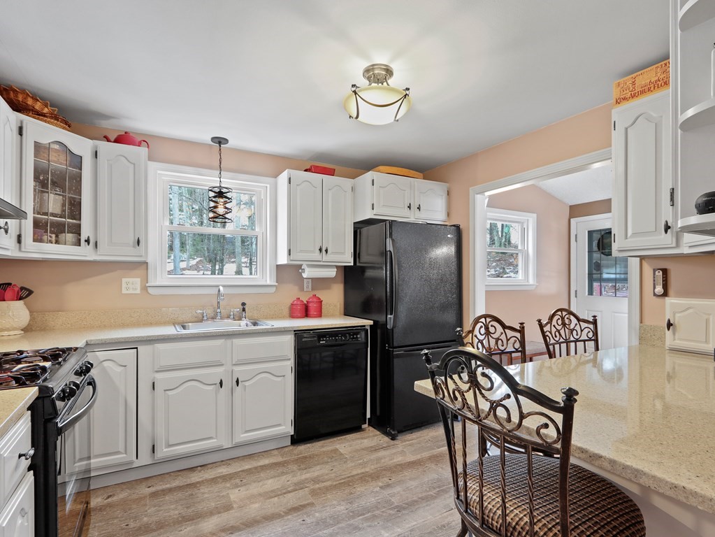 94 Pheasant Hill Road Franklin, MA 02038 - Photo 3 of 19 Gallery Image 3