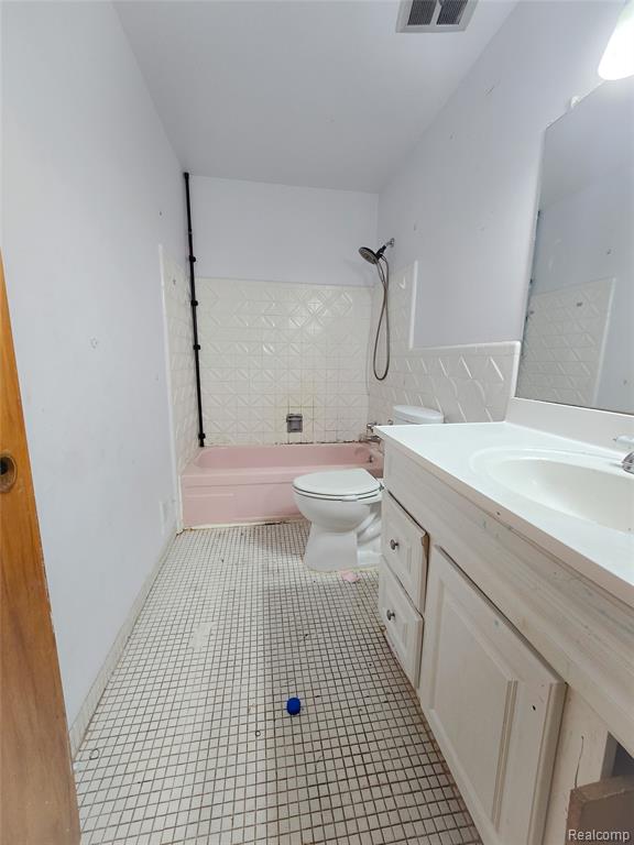 19942 Vernier Road Harper Woods, MI 48225 - Photo 8 of 18
