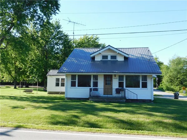 $169,900 | 1301 East Main Street, Casey, IL 62420