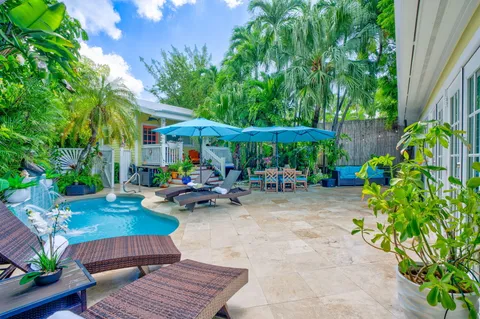 a view of a backyard with sitting area and furniture