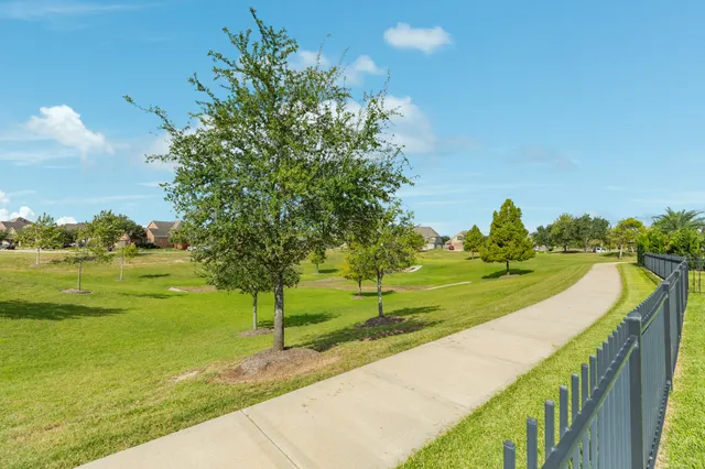 $419,900 | 2814 Baywater Creek Lane, Pearland, TX 77089