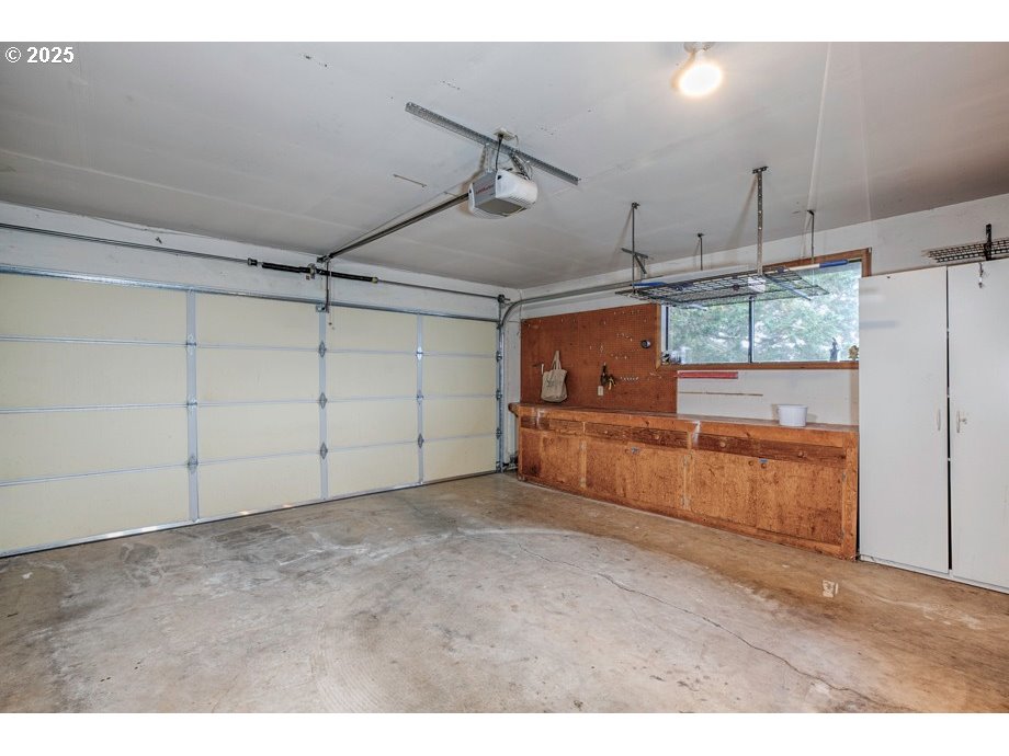 1735 Misty Place Northwest Salem, OR 97304 - Photo 22 of 31 a view of a garage