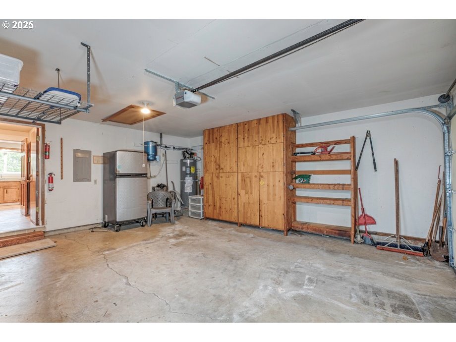 1735 Misty Place Northwest Salem, OR 97304 - Photo 23 of 31 a view of a livingroom with furniture and a ceiling fan