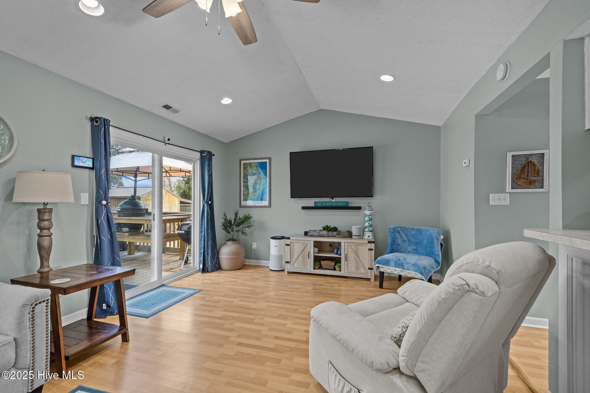 1810 Paulette Road Morehead City, NC 28557 - Photo 8 of 52 20-web-or-mls-1S3A1472