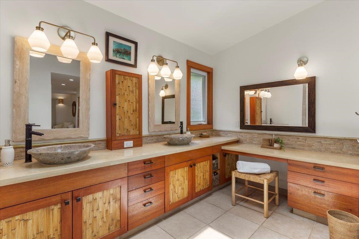 60 Koolau Road Haiku, HI 96708 - Photo 23 of 47 a bathroom with a granite countertop sink double and mirror