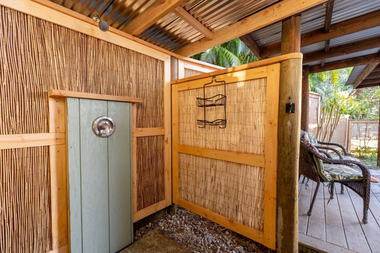 60 Koolau Road Haiku, HI 96708 - Photo 46 of 47 a view of a porch with furniture and garden