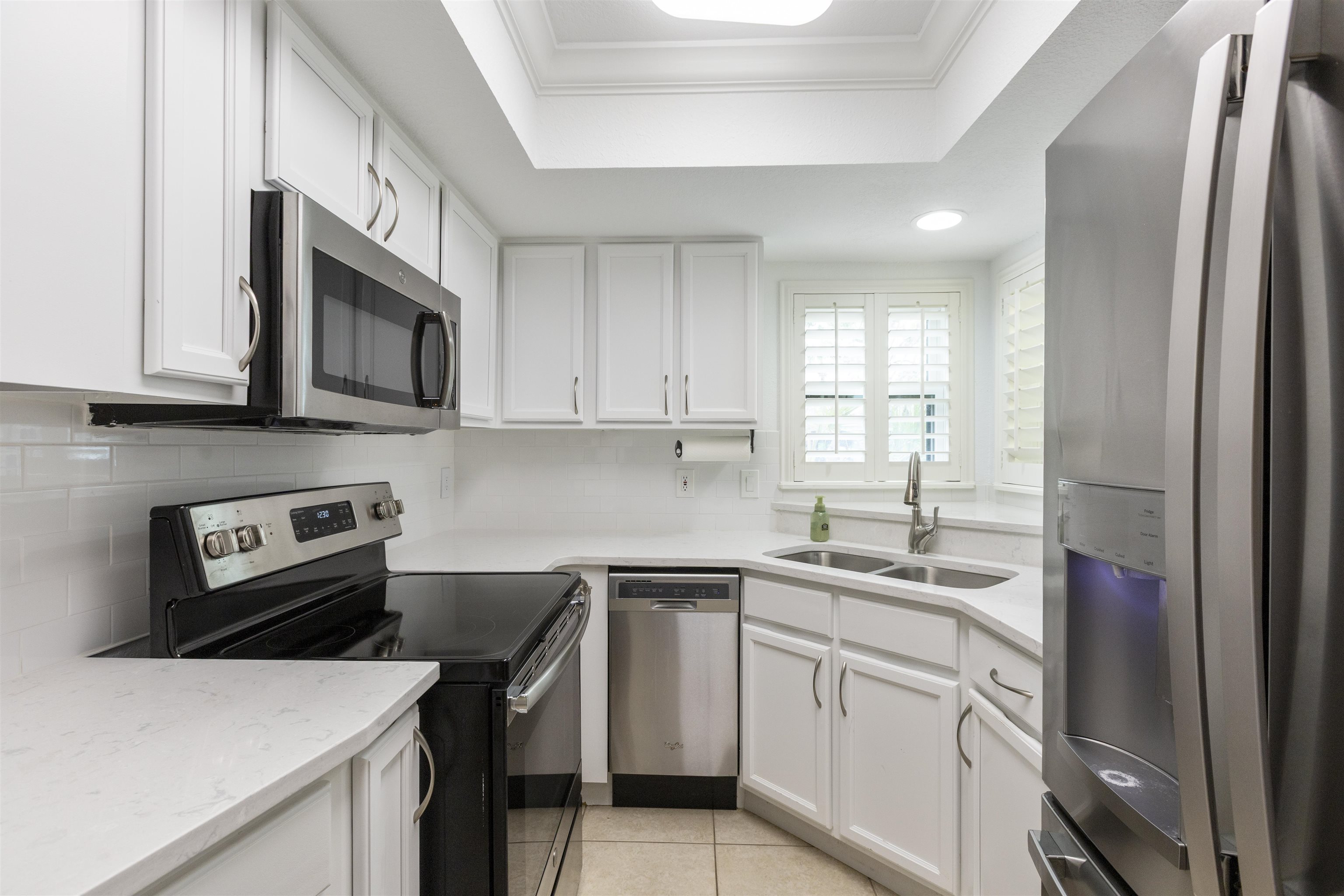 923 Seashell Lane Ponte Vedra Beach, FL 32082 - Photo 17 of 60 a kitchen with a sink stove and microwave