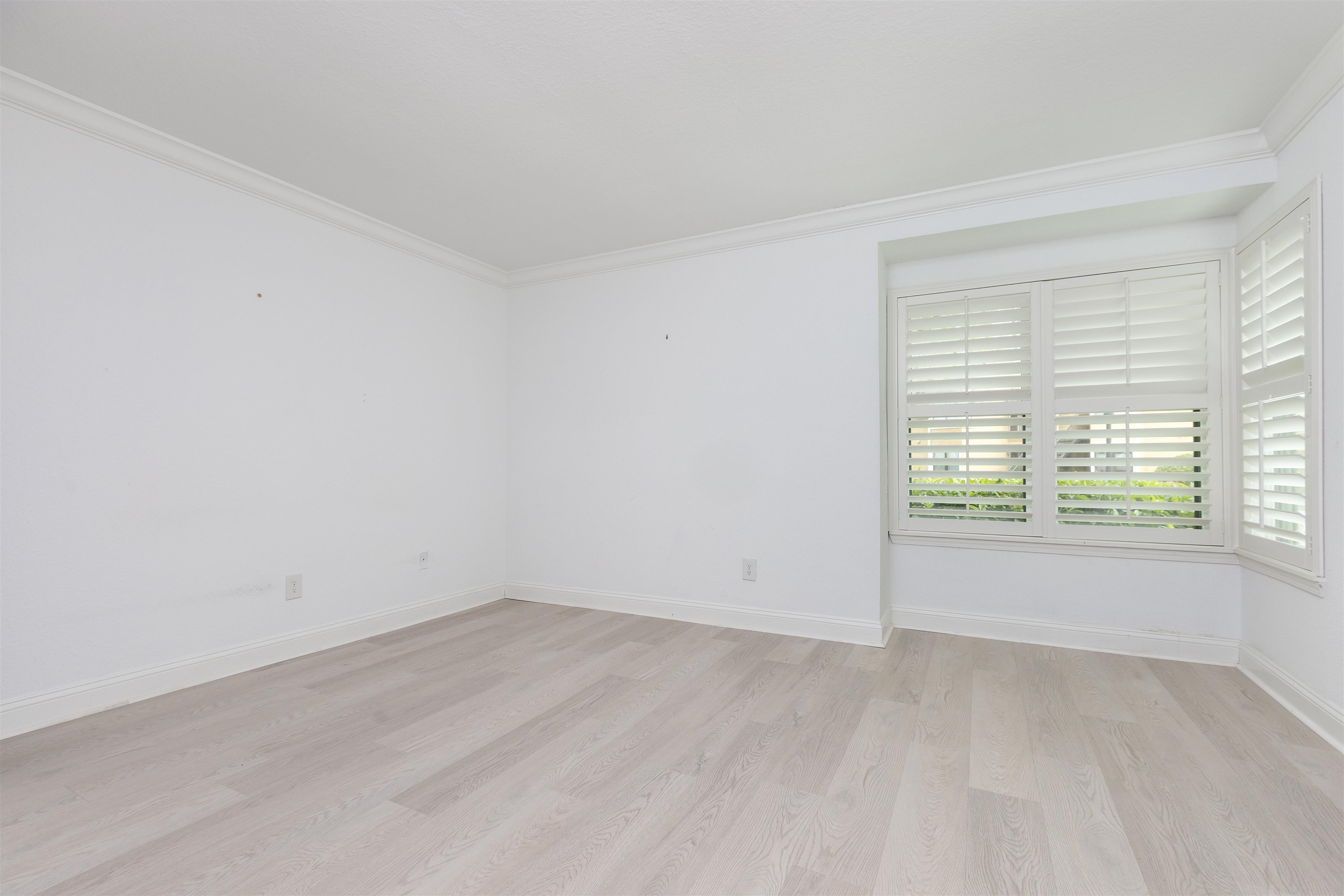 923 Seashell Lane Ponte Vedra Beach, FL 32082 - Photo 26 of 60 an empty room with a window