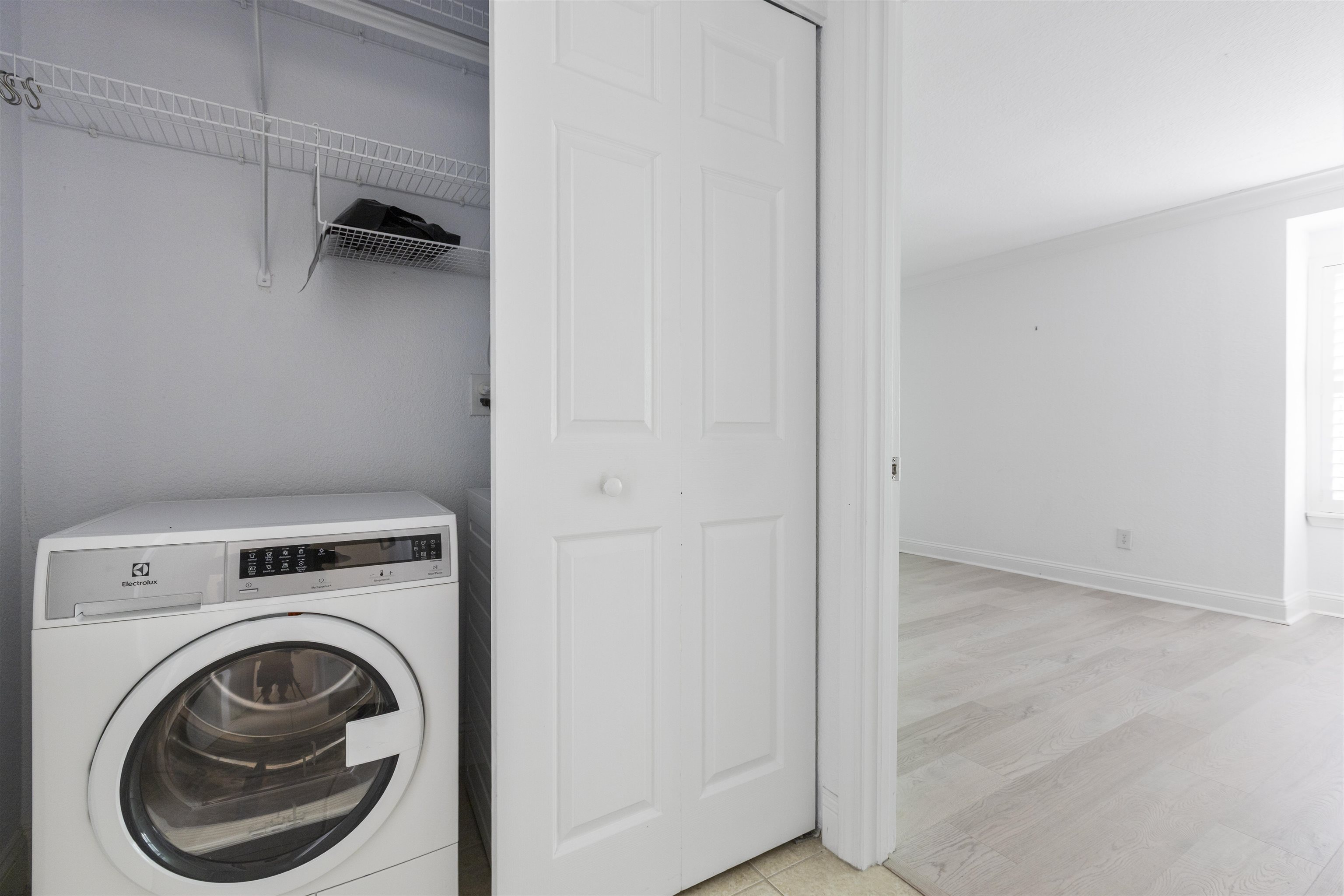 923 Seashell Lane Ponte Vedra Beach, FL 32082 - Photo 33 of 60 a utility room with dryer and washer