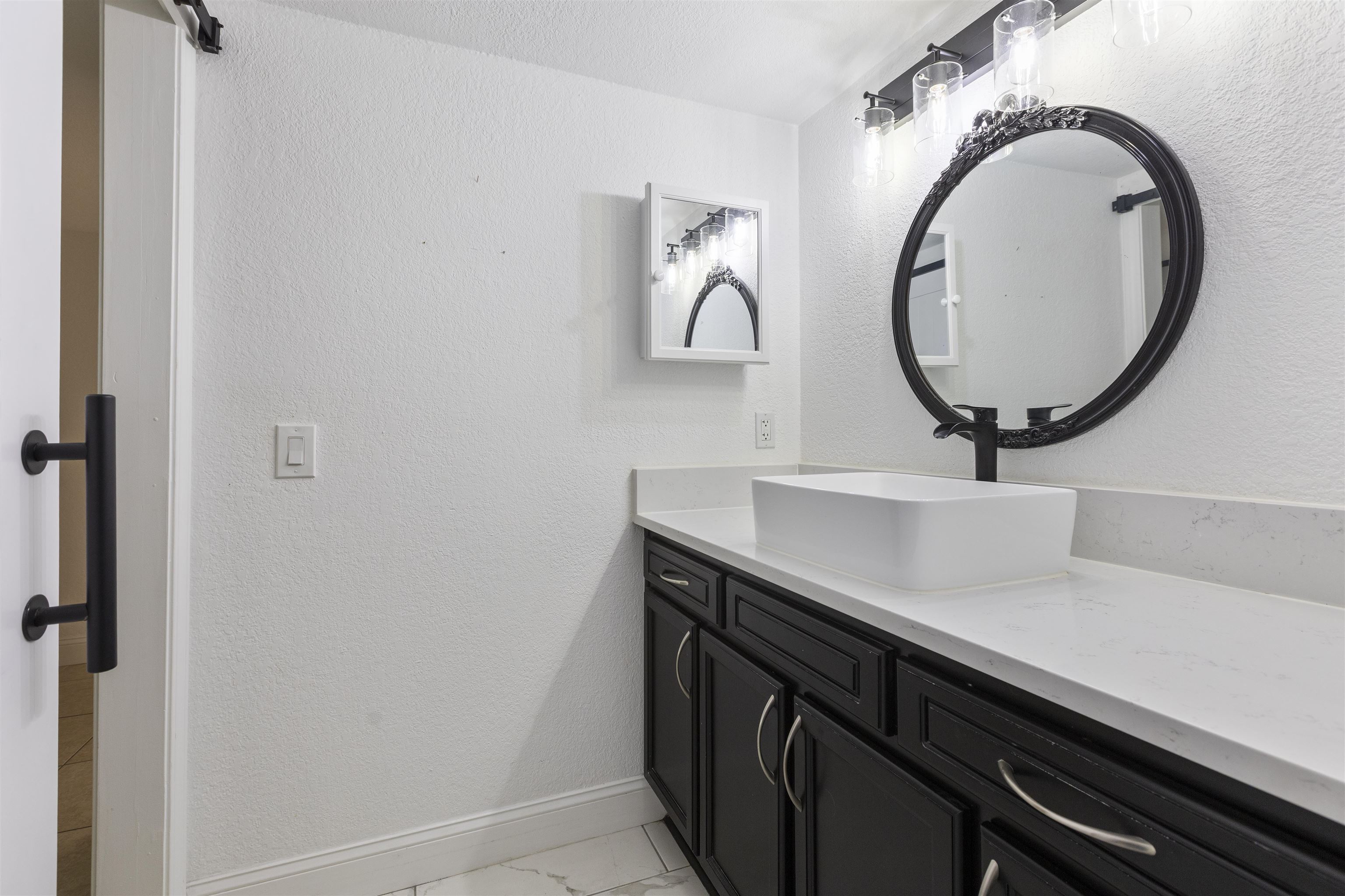 923 Seashell Lane Ponte Vedra Beach, FL 32082 - Photo 38 of 60 a bathroom with a sink and a mirror