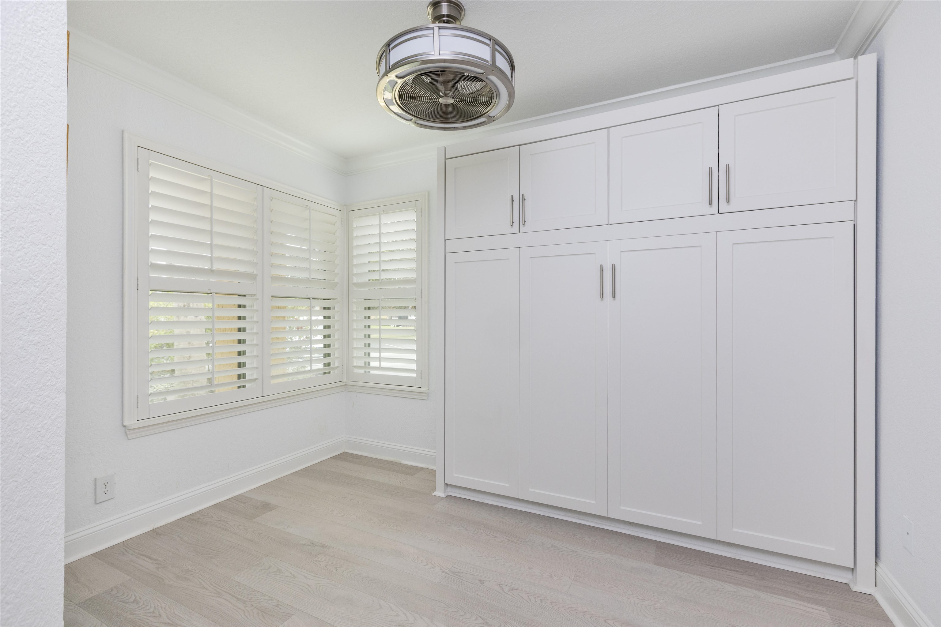 923 Seashell Lane Ponte Vedra Beach, FL 32082 - Photo 40 of 60 an empty room with a window