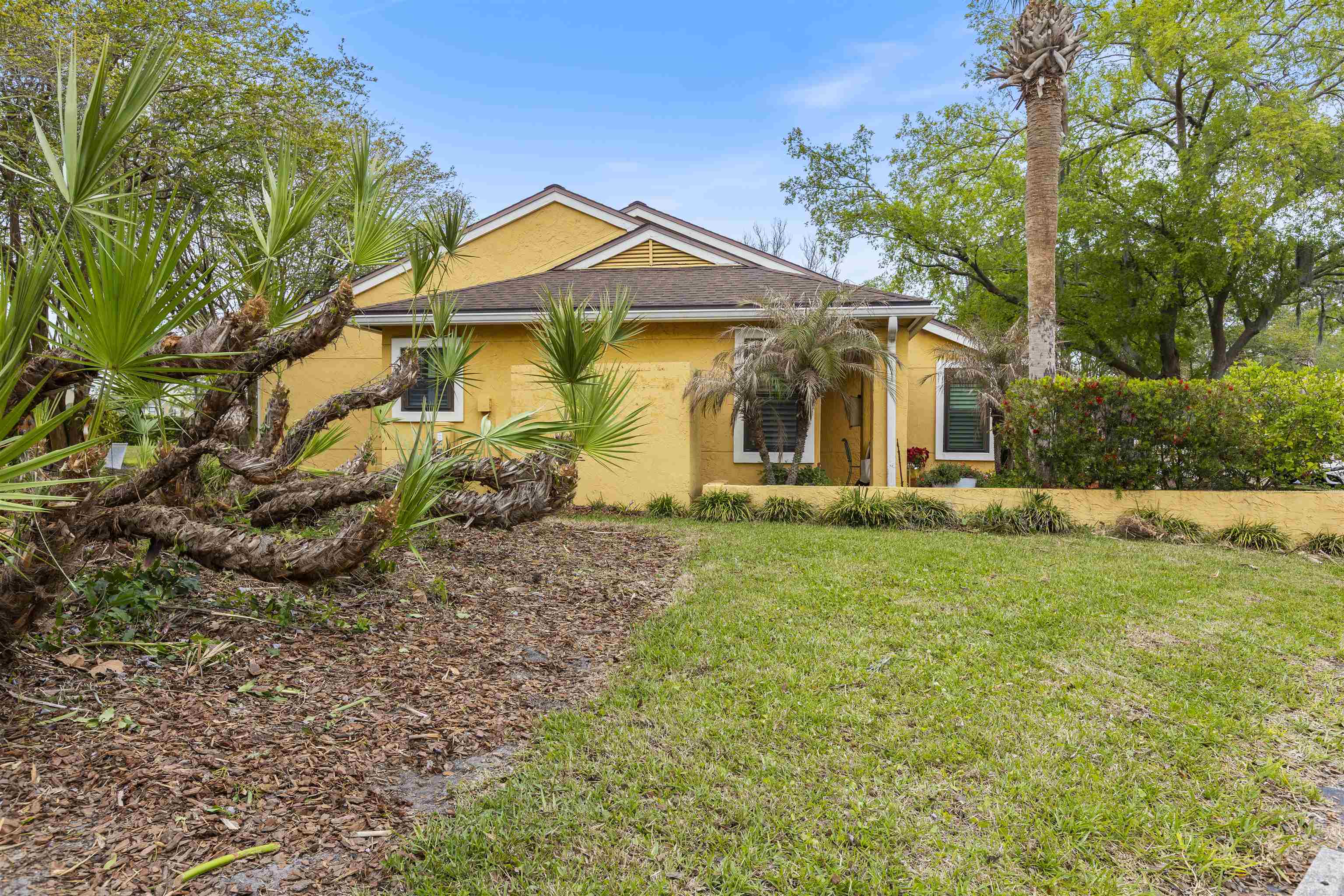 923 Seashell Lane Ponte Vedra Beach, FL 32082 - Photo 48 of 60 front view of a house with a yard