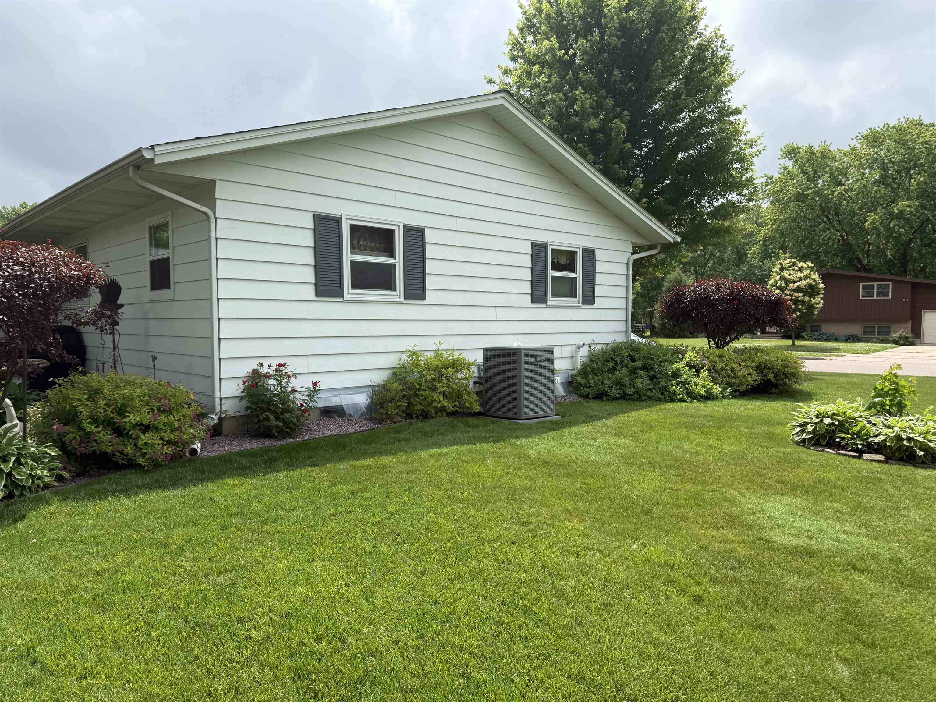 1004 Sunfield Street Sun Prairie, WI 53590 - Photo 3 of 19