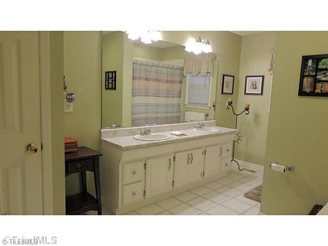 7410 Styers Ferry Road Clemmons, NC 27012 - Photo 15 of 16 Master Bath/Spa.