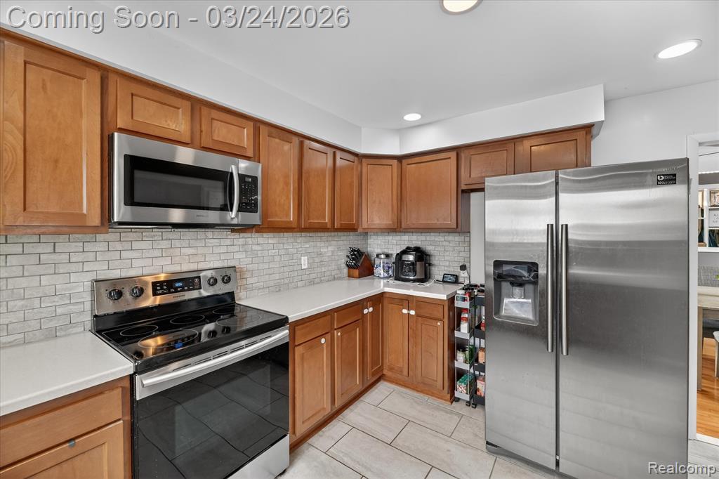 18053 Airport Road Fraser, MI 48026 - Photo 9 of 26
