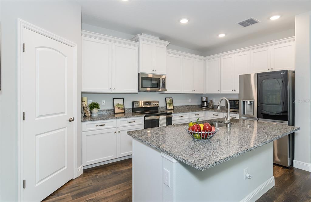 11347 Weaver Hollow Road New Port Richey, FL 34654 - Photo 15 of 49