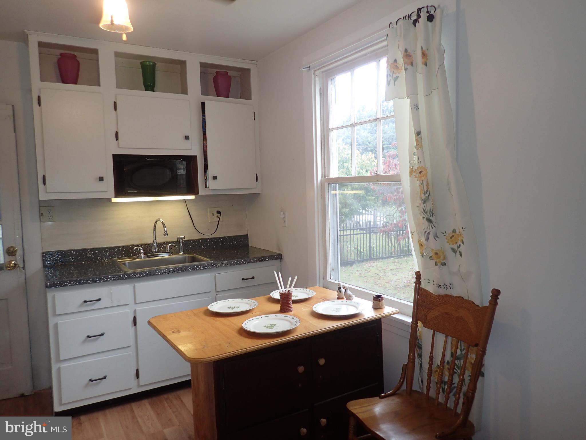 6715 Larkspur Road Morningside, MD 20746 - Photo 4 of 29 Kitchen off Family Room