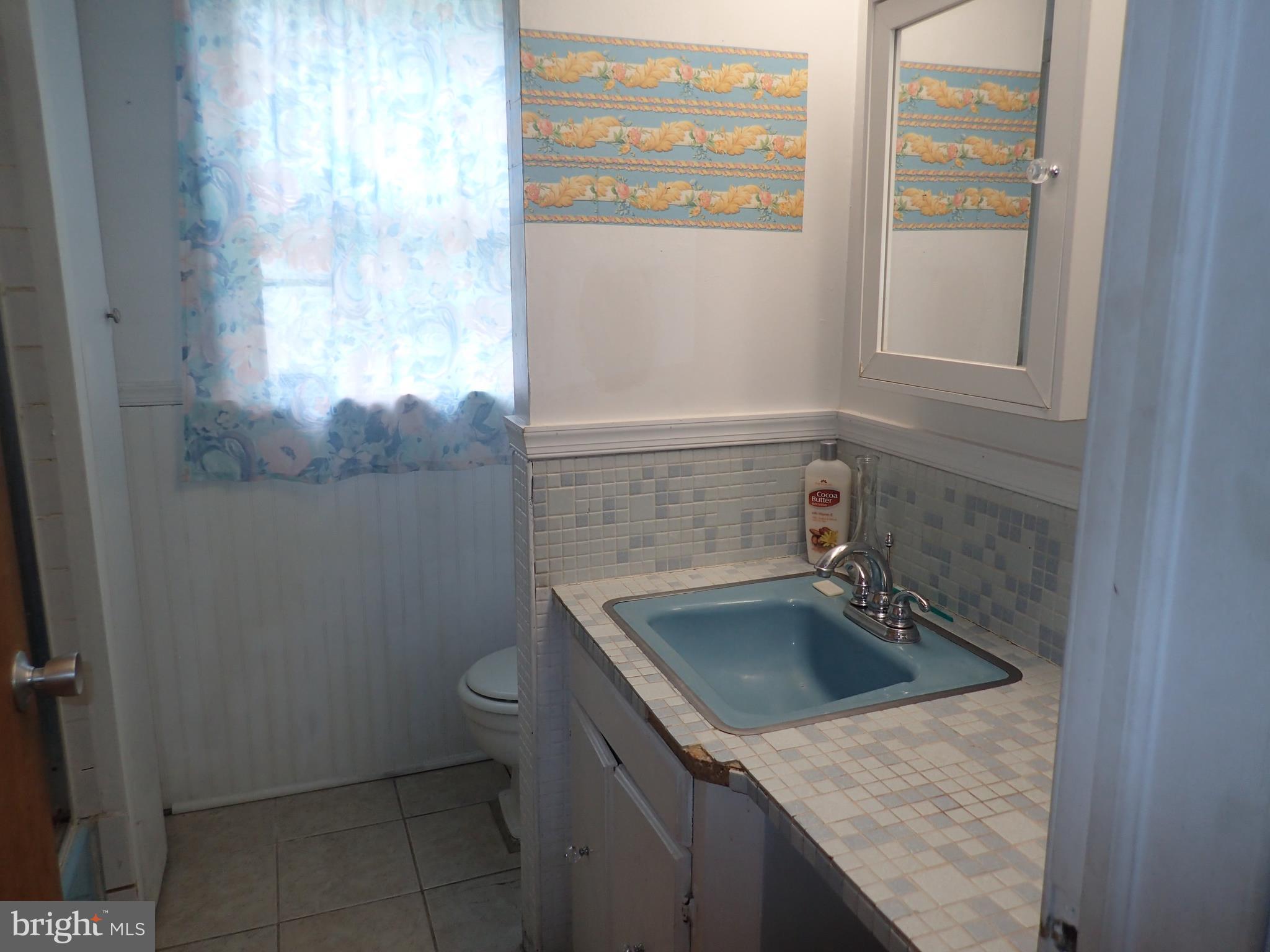 6715 Larkspur Road Morningside, MD 20746 - Photo 7 of 29 Full Bathroom Main Level