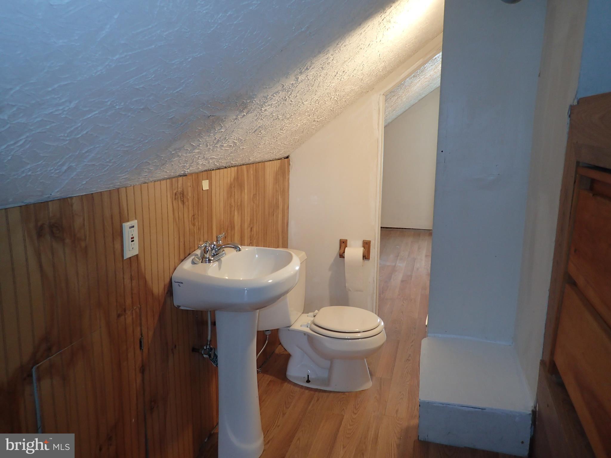 6715 Larkspur Road Morningside, MD 20746 - Photo 9 of 29 Upper Level Master Bathroom