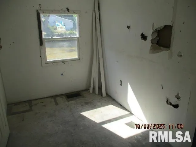 $79,900 | 930 West Willow Lane, Peoria, IL 61614