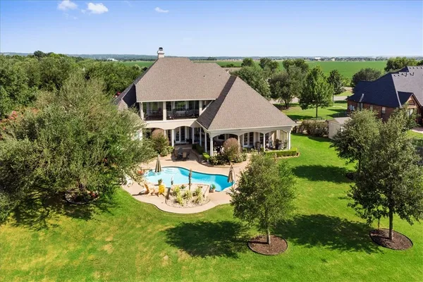 $1,100,000 | 1021 Park Ridge Circle, McGregor, TX 76657