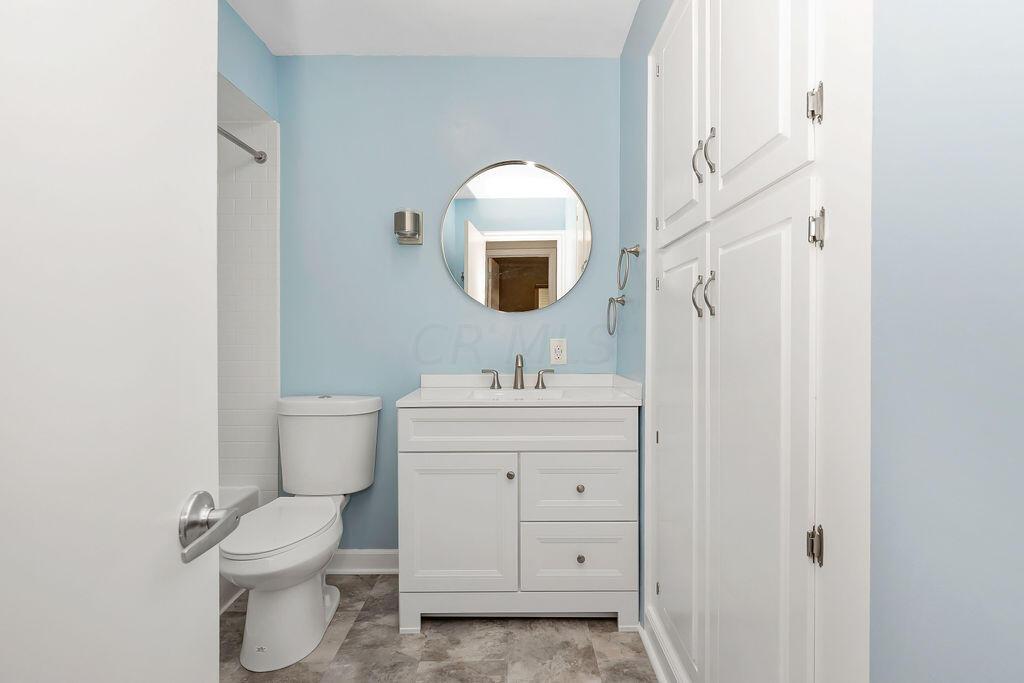 918 Farnham Road Columbus, OH 43220 - Photo 37 of 77 Bathroom