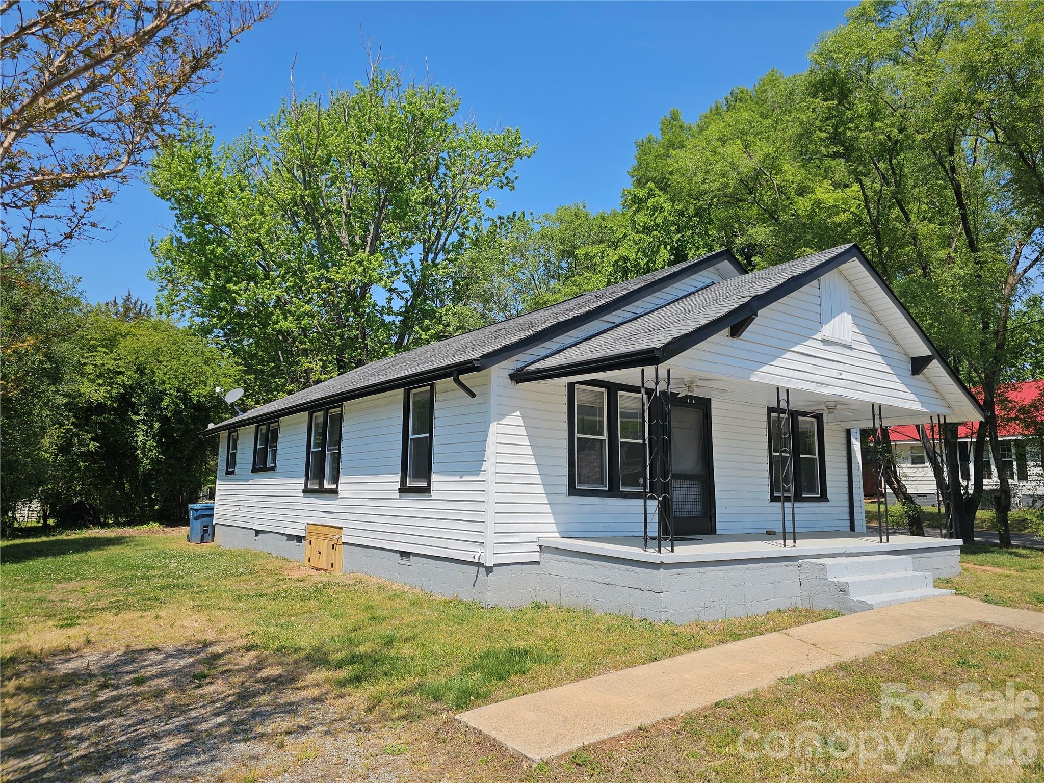 406 26th Street Southwest Hickory, NC 28602 - Photo 1 of 13