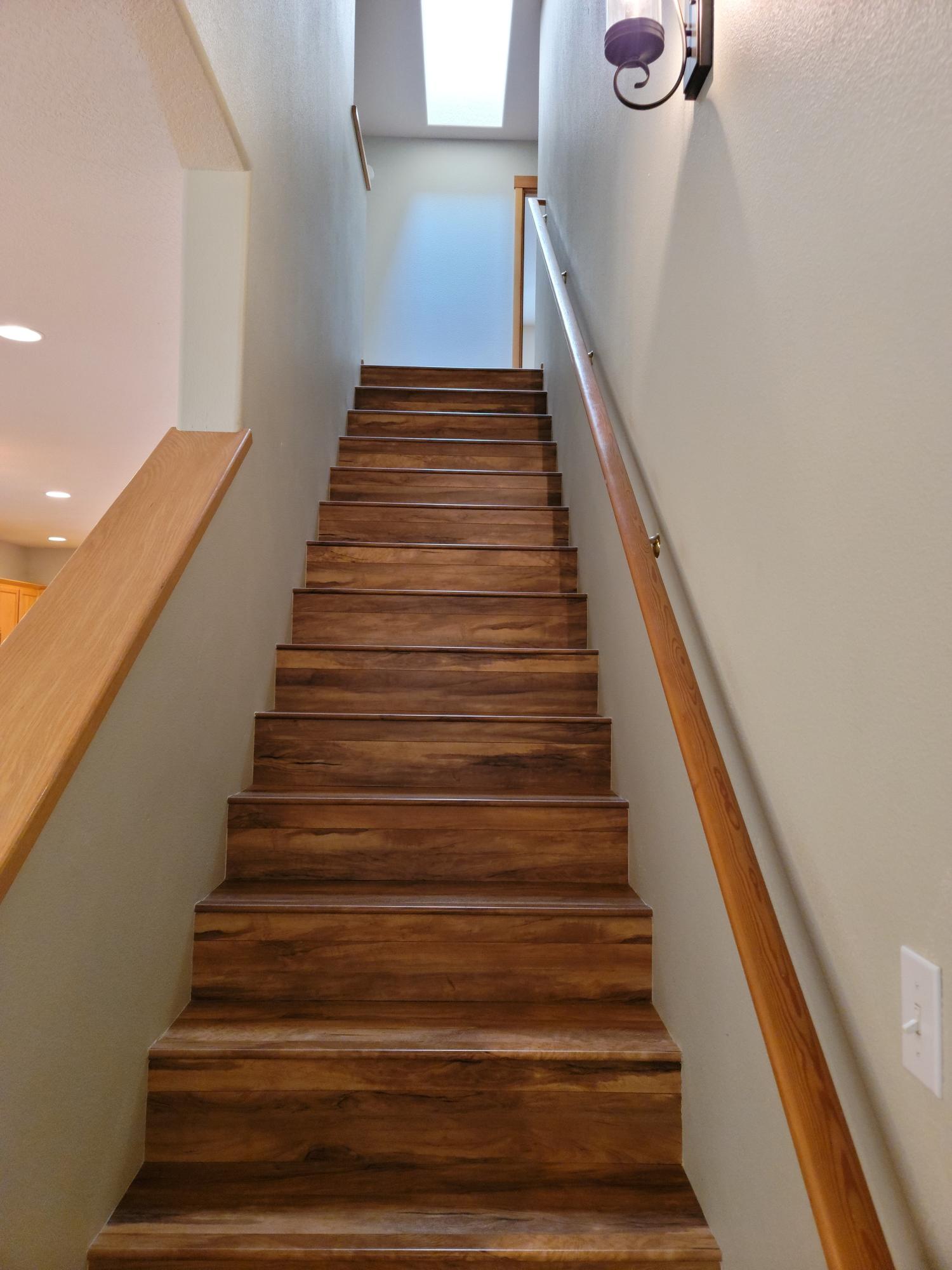 610 Shadow Way Central Point, OR 97502 - Photo 8 of 14 staircase