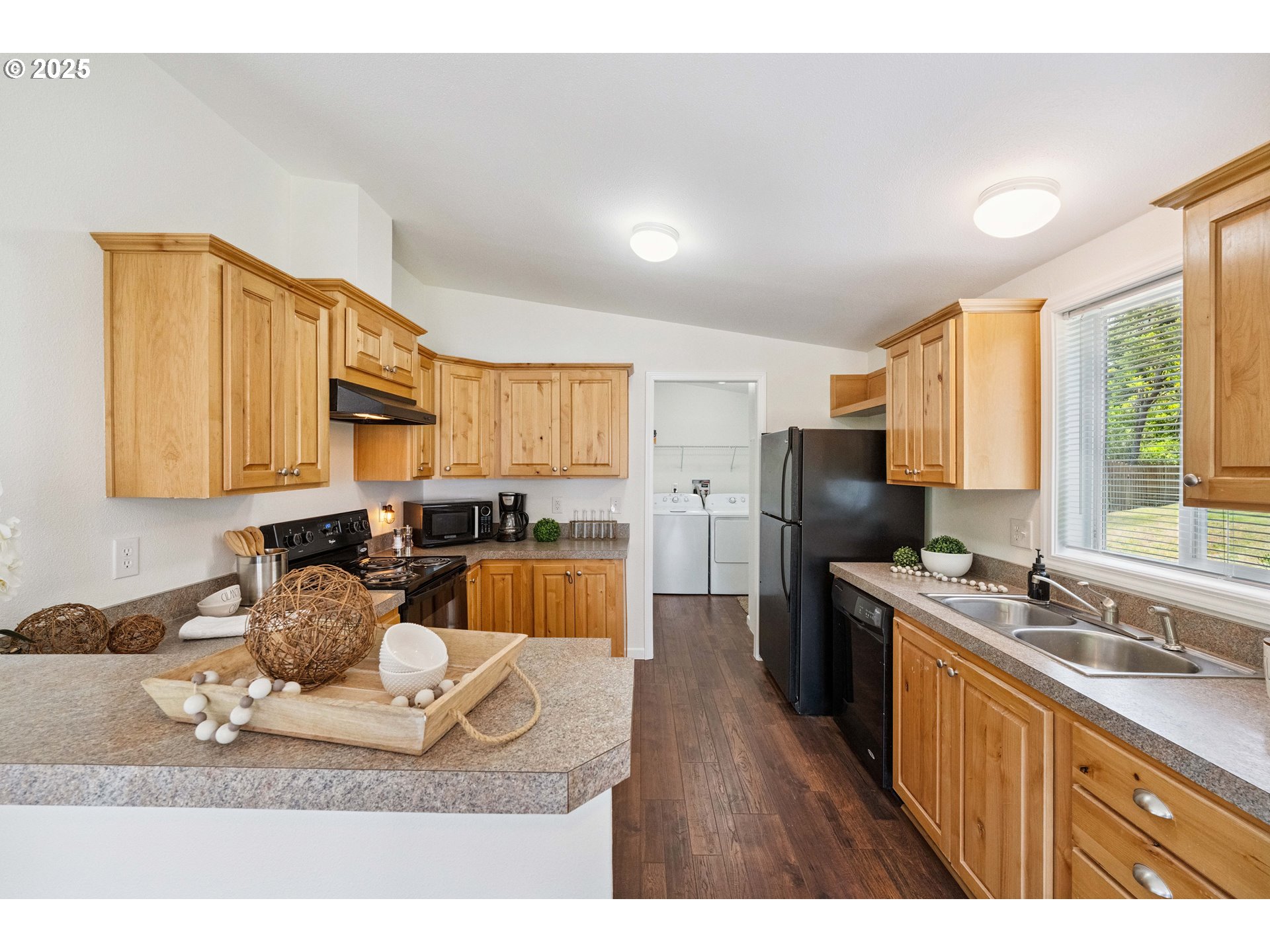 62958 Southwest 10th Road Coos Bay, OR 97420 - Photo 10 of 28 Gallery Image 10
