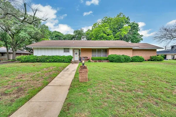 $269,900 | 2832 Wooded Acres Drive, Waco, TX 76710