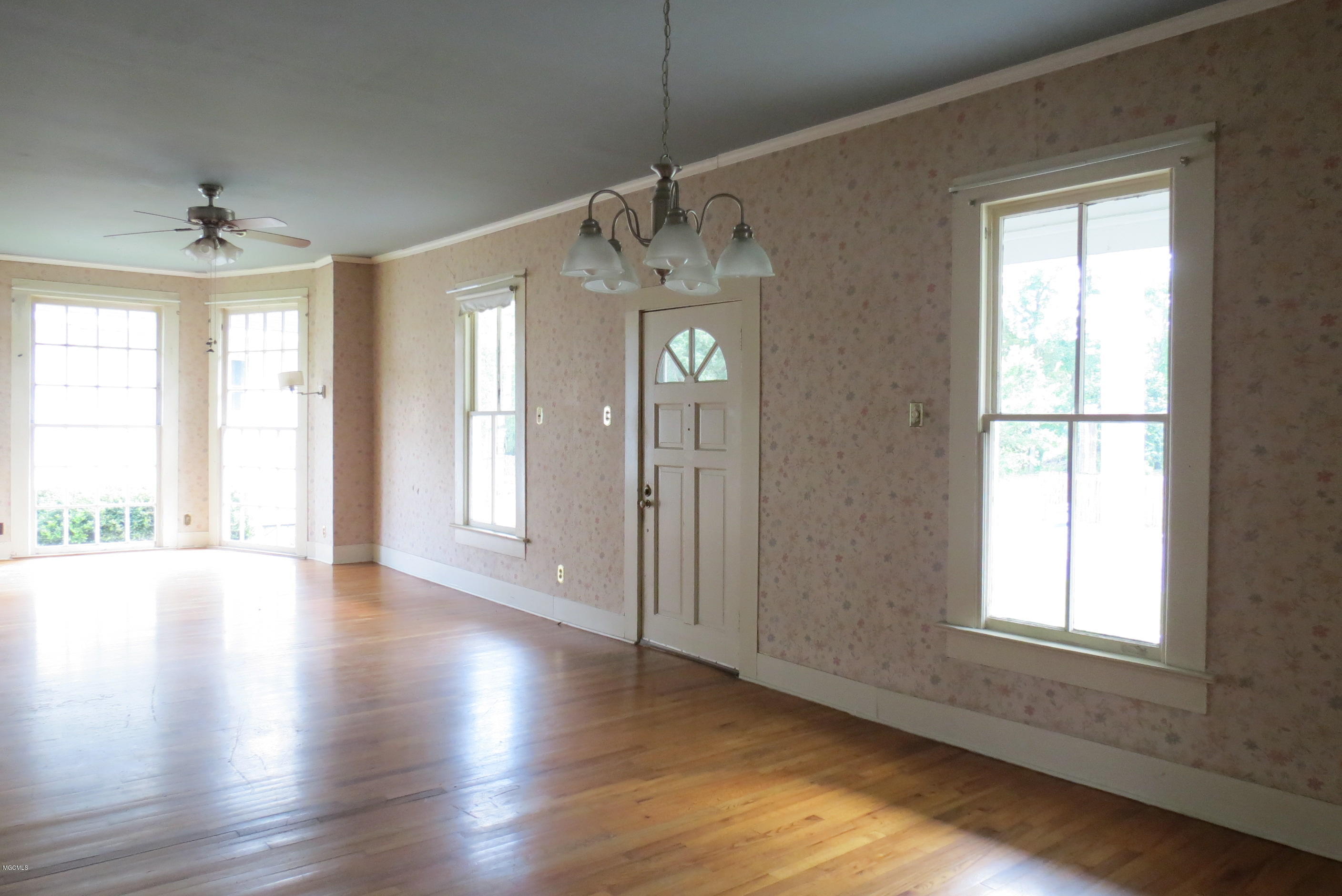 5106 Arthur Street Moss Point, MS 39563 - Photo 3 of 20 IMG_9128