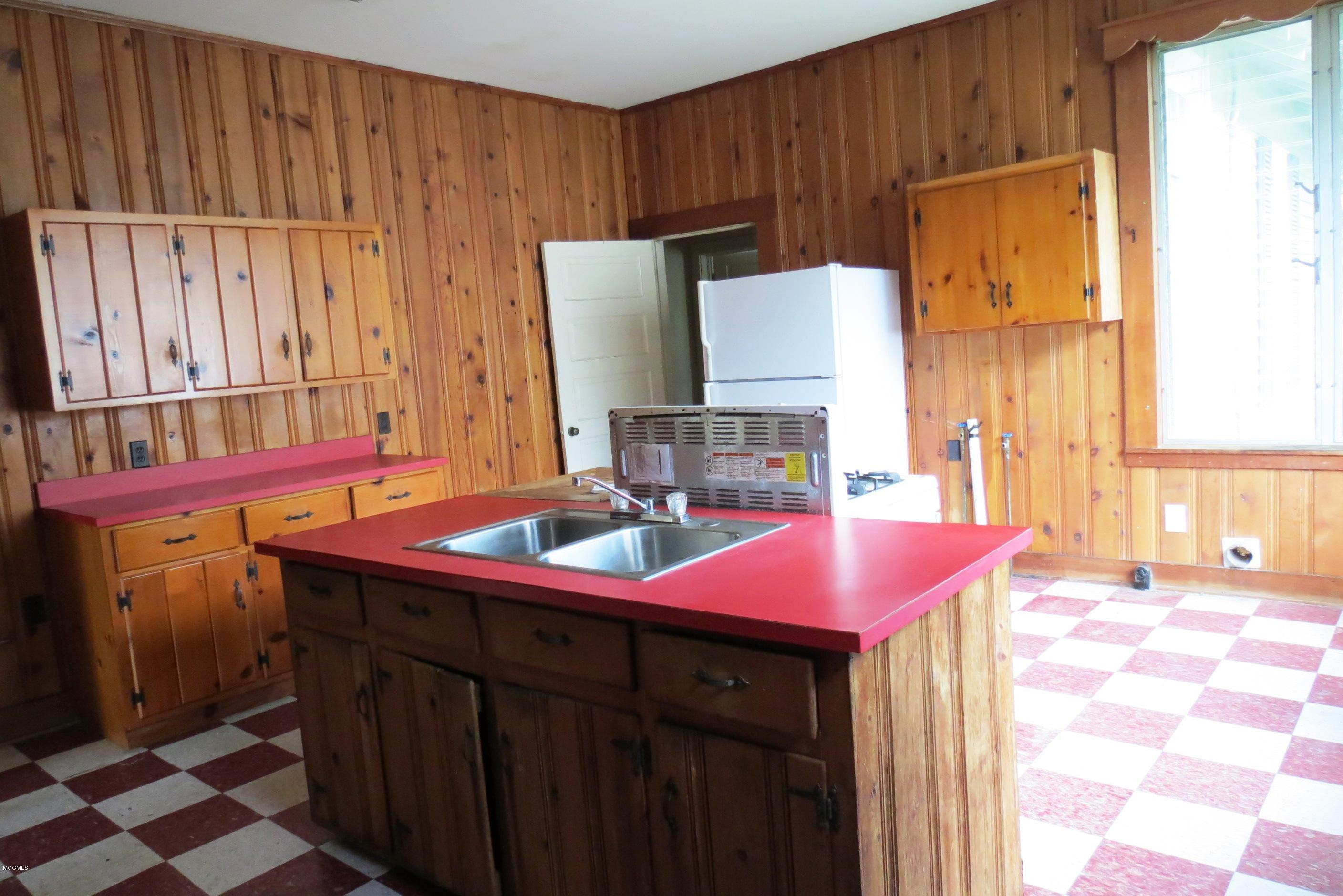 5106 Arthur Street Moss Point, MS 39563 - Photo 7 of 20 IMG_9143
