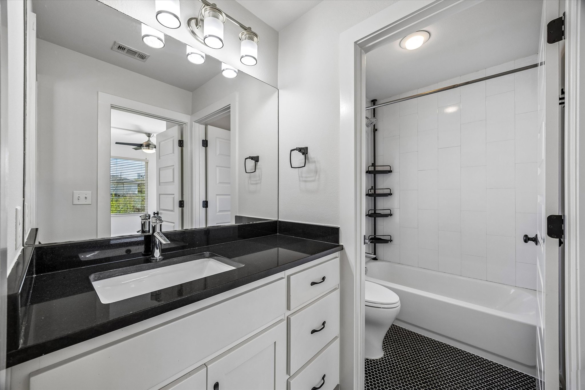 1182 Ridgeway Drive, Unit B Austin, TX 78702 - Photo 8 of 10