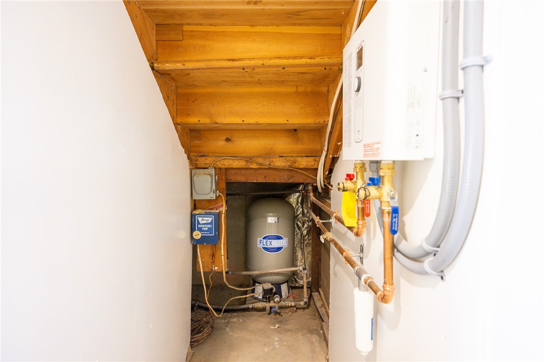 63 Bishop Hill Road Johnston, RI 02919 - Photo 8 of 29