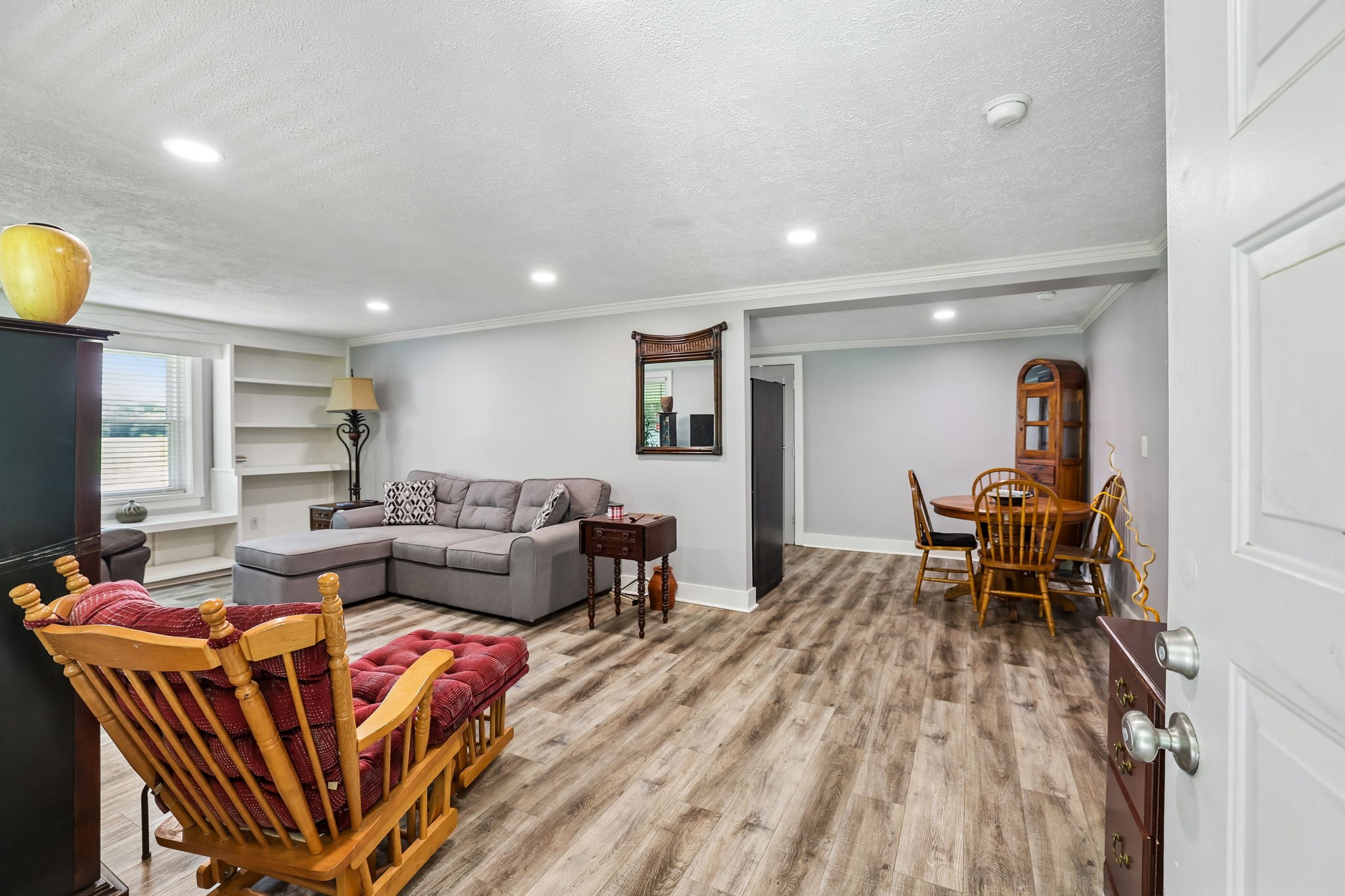 1466 Bible Crossing Road Winchester, TN 37398 - Photo 12 of 42 a living room with furniture and a wooden floor