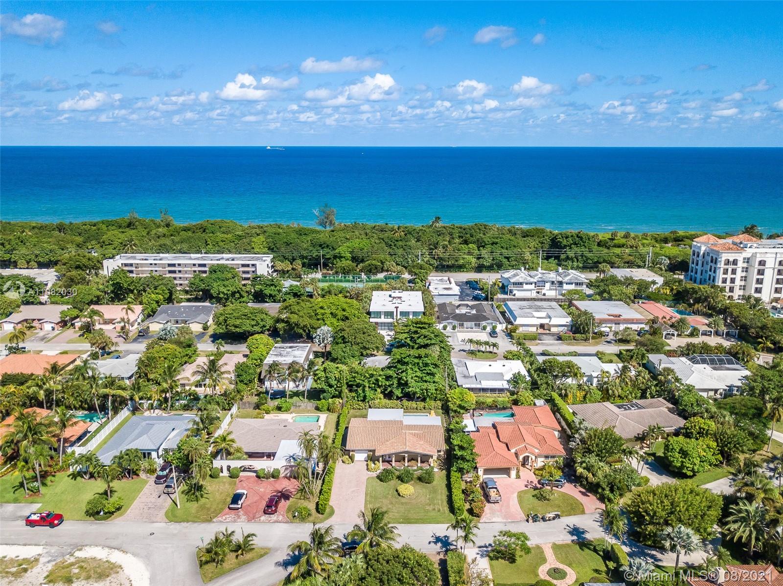 160 Northeast Wavecrest Court Boca Raton, FL 33432 - Photo 9 of 52