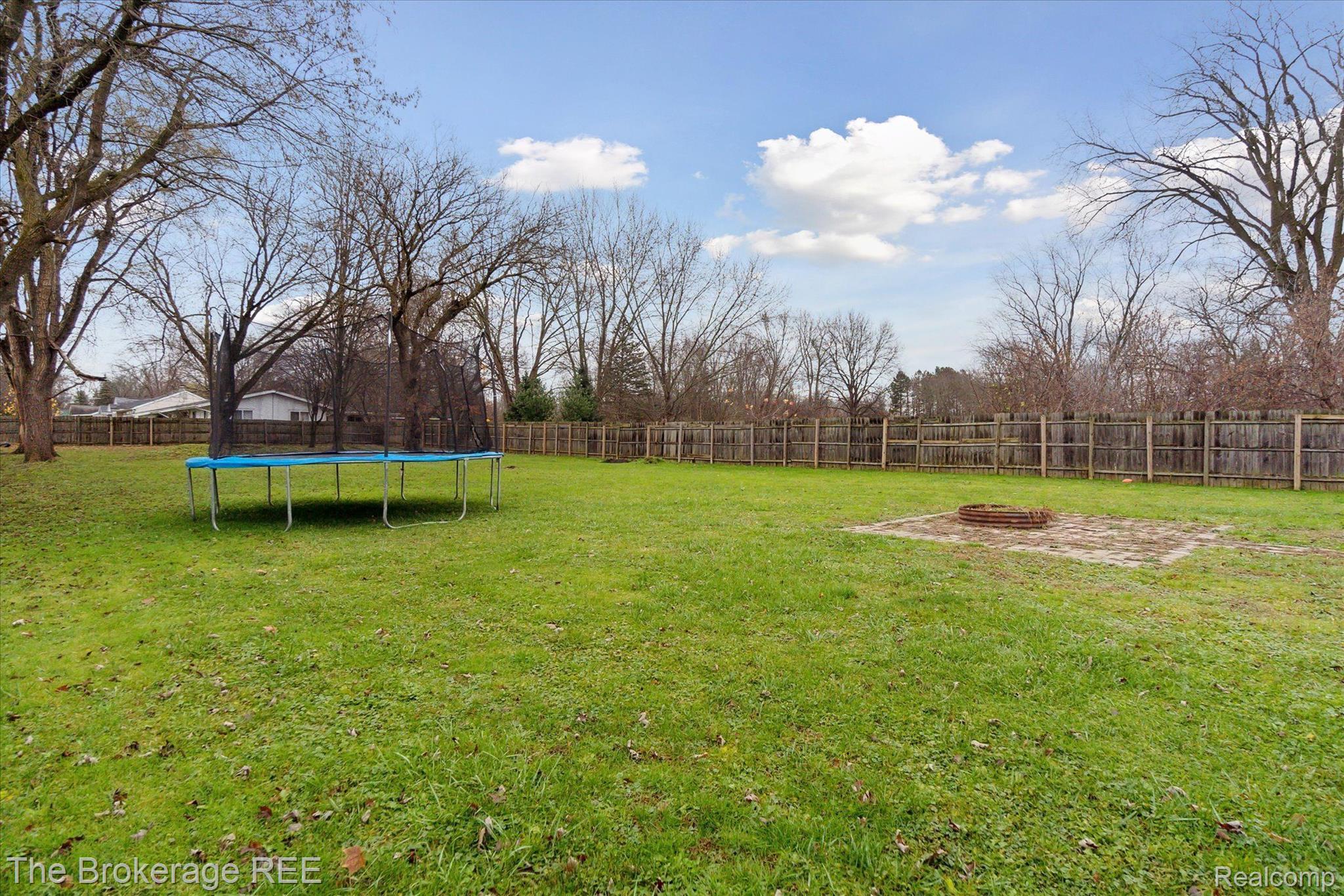 2237 Howe Road Burton, MI 48519 - Photo 26 of 32 Gallery Image 26