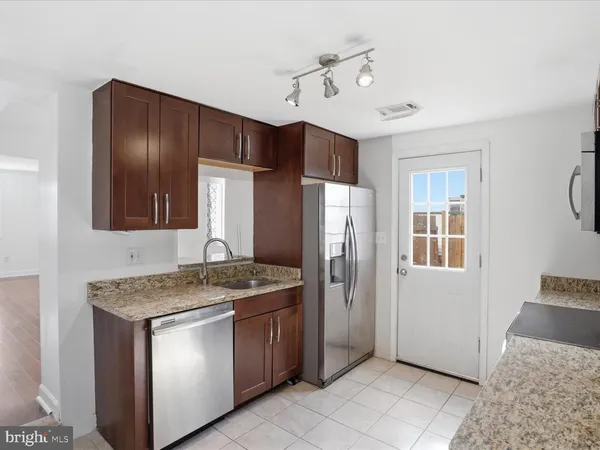 $2,400 | 5617 7th Place South, Arlington, VA 22204