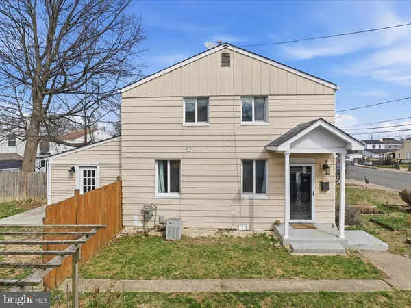 $2,400 | 5617 7th Place South, Arlington, VA 22204