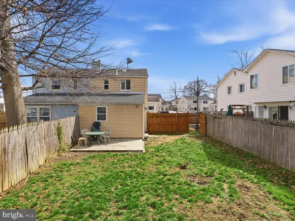 $2,400 | 5617 7th Place South, Arlington, VA 22204