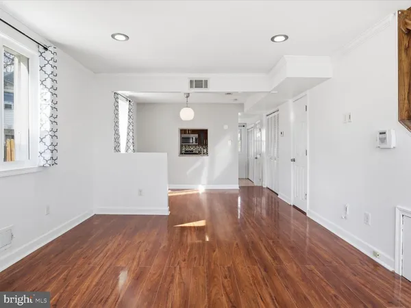 $2,400 | 5617 7th Place South, Arlington, VA 22204