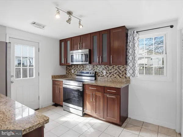 $2,400 | 5617 7th Place South, Arlington, VA 22204