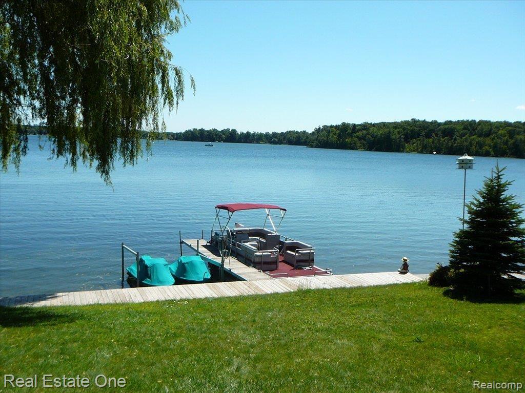 665 Gravel Ridge Road Leonard, MI 48367 - Photo 11 of 17 DOCKING AREA