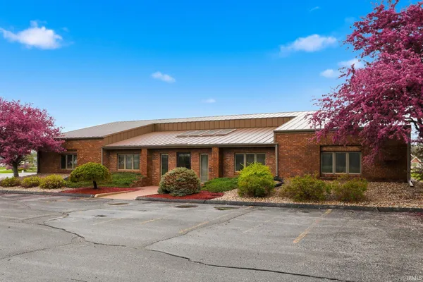 $525,000 | 3201 East Center Street, Warsaw, IN 46582