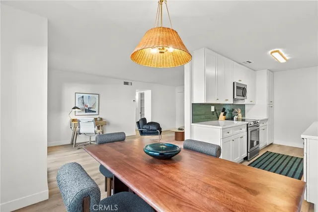 $385,000 | 5400 Newcastle Avenue, Unit 12, Encino, CA 91316