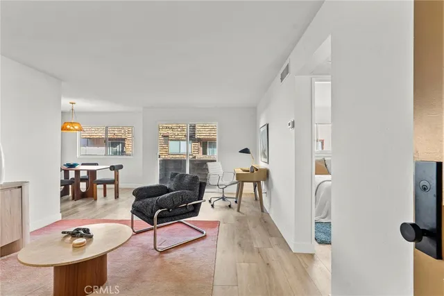 $385,000 | 5400 Newcastle Avenue, Unit 12, Encino, CA 91316