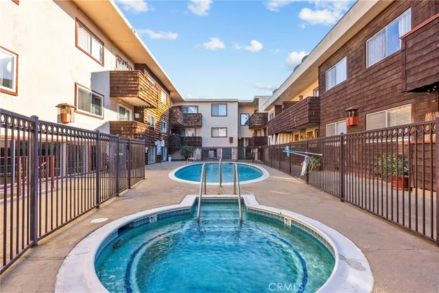 $385,000 | 5400 Newcastle Avenue, Unit 12, Encino, CA 91316