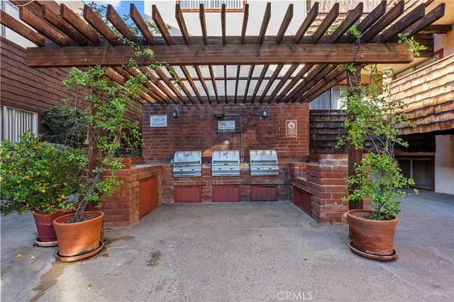 $385,000 | 5400 Newcastle Avenue, Unit 12, Encino, CA 91316