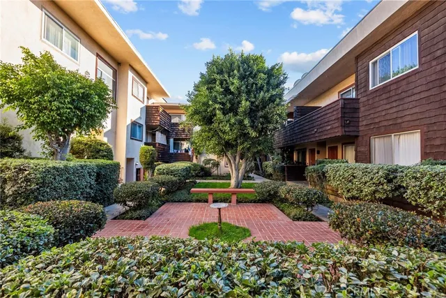 $385,000 | 5400 Newcastle Avenue, Unit 12, Encino, CA 91316